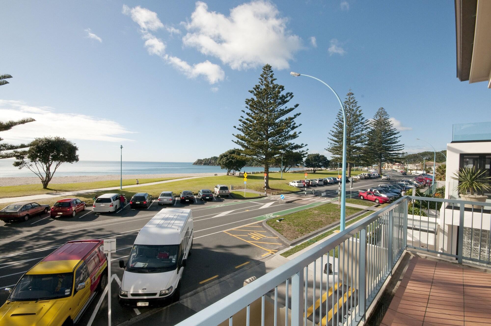 Pavilion Beachfront Apartments Маунт-Маунгани Экстерьер фото